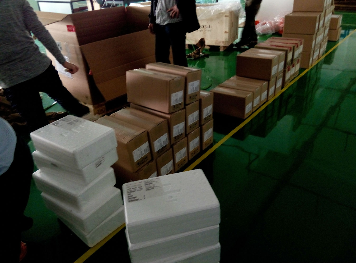 深圳客戶訂購的力士樂伺服電機等產品又到貨啦！