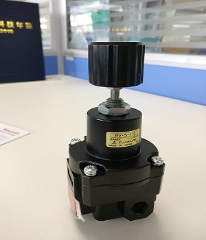 自力可調式減壓閥構造參數，來控制閥門的開度