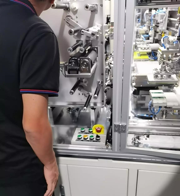 用于制片機和疊片機的伺服控制，提升電氣工程中IO精度的解決方案