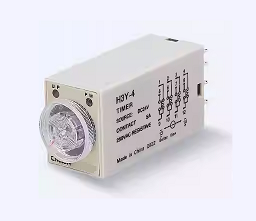 使用延時繼電器功能之間的差異，施加電壓或釋放電壓